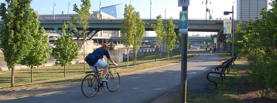 commuter on schuylkill banks